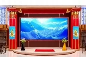 悬疑短剧《第七放映室》第12集剧照，昏暗放映厅里亮起的钟表投影